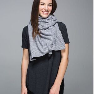 Lululemon athletica Vinyasa Convertable Scarf Black and Gray Striped Scarf